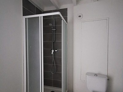 STUDIO A LOUER - ST ETIENNE - 26.97 m2 - 330 € charges comprises par mois