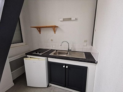 STUDIO A LOUER - ST ETIENNE - 22.47 m2 - 360 € charges comprises par mois