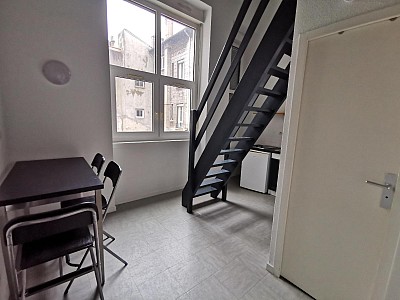 STUDIO A LOUER - ST ETIENNE - 22.47 m2 - 360 € charges comprises par mois