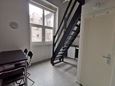 STUDIO A LOUER - ST ETIENNE - 22.47 m2 - 360 € charges comprises par mois