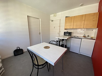STUDIO A LOUER - ST ETIENNE - 22.16 m2 - 408 € charges comprises par mois