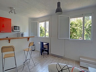 STUDIO A LOUER - ST ETIENNE - 31.75 m2 - 460 € charges comprises par mois