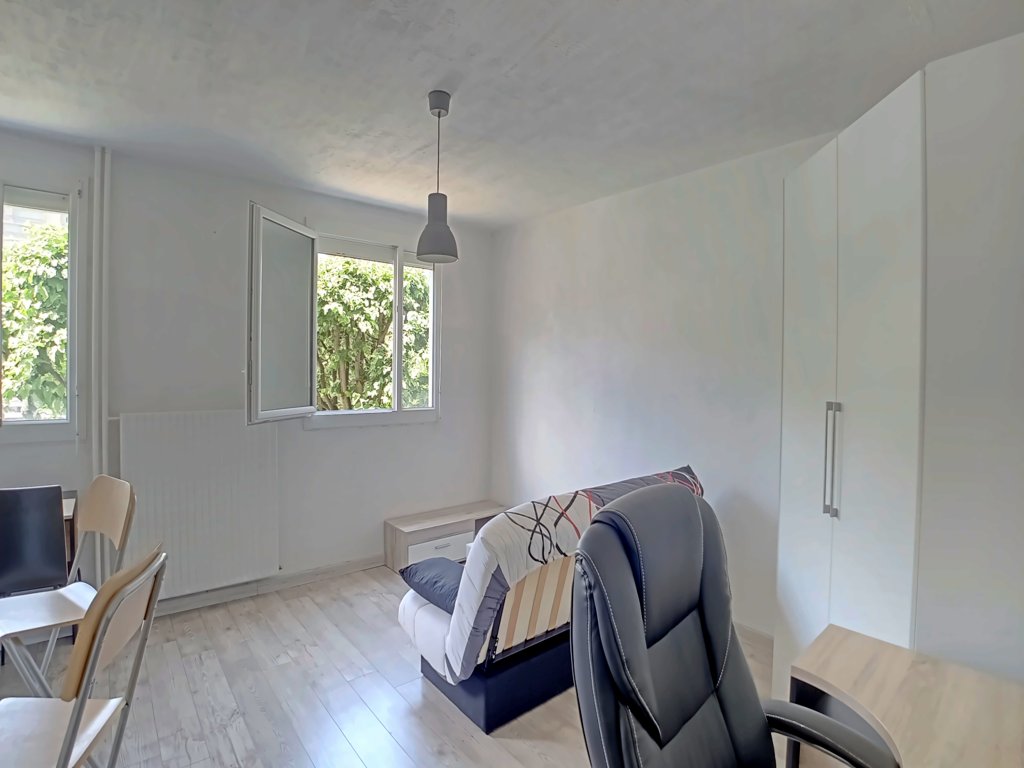 STUDIO A LOUER - ST ETIENNE - 31.75 m2 - 460 &euro; charges comprises par mois