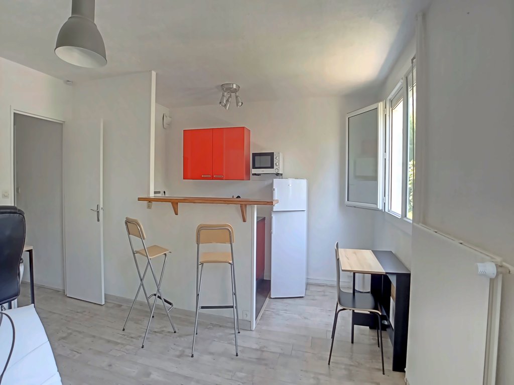 STUDIO A LOUER - ST ETIENNE - 31.75 m2 - 460 &euro; charges comprises par mois