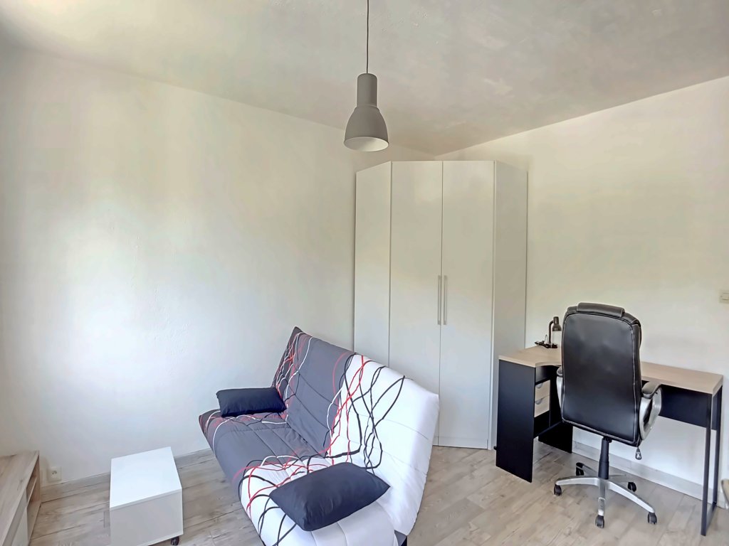 STUDIO A LOUER - ST ETIENNE - 31.75 m2 - 460 &euro; charges comprises par mois