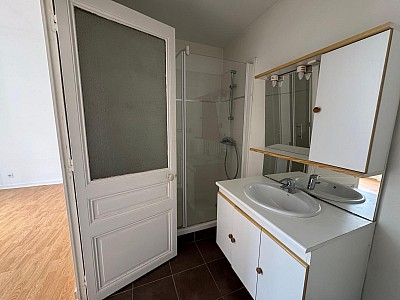STUDIO A LOUER - ST ETIENNE - 41.25 m2 - 440 € charges comprises par mois