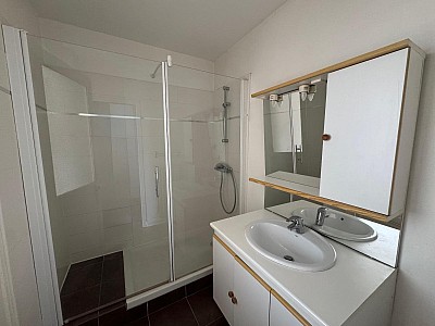 STUDIO A LOUER - ST ETIENNE - 41.25 m2 - 440 € charges comprises par mois