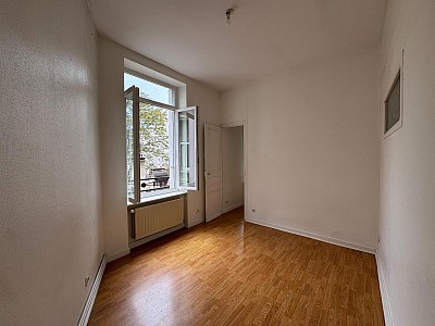 STUDIO A LOUER - ST ETIENNE - 41.25 m2 - 440 € charges comprises par mois