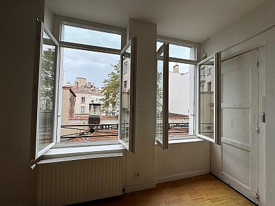 STUDIO A LOUER - ST ETIENNE - 41.25 m2 - 440 € charges comprises par mois