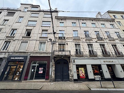 STUDIO A LOUER - ST ETIENNE - 41.25 m2 - 440 € charges comprises par mois