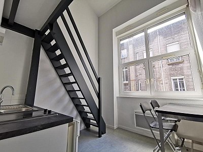 STUDIO A LOUER - ST ETIENNE - 15.37 m2 - 355 € charges comprises par mois