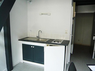 STUDIO A LOUER - ST ETIENNE - 15.37 m2 - 355 € charges comprises par mois