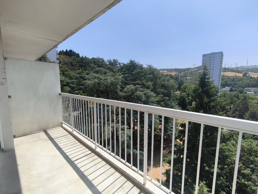 STUDIO A LOUER - ST ETIENNE - 32.98 m2 - 650 &euro; charges comprises par mois