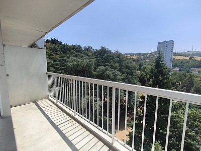STUDIO A LOUER - ST ETIENNE - 32.98 m2 - 650 € charges comprises par mois