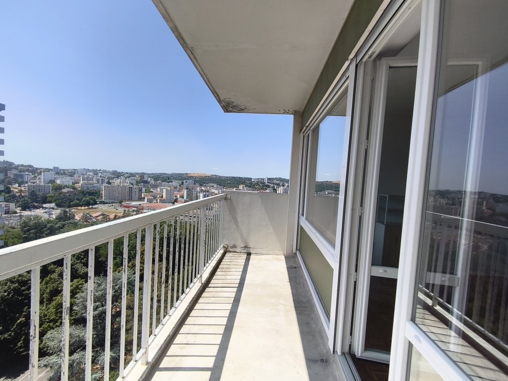 STUDIO A LOUER - ST ETIENNE - 32.98 m2 - 650 &euro; charges comprises par mois