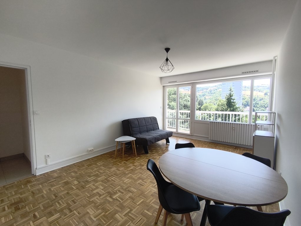 STUDIO A LOUER - ST ETIENNE - 32.98 m2 - 650 &euro; charges comprises par mois