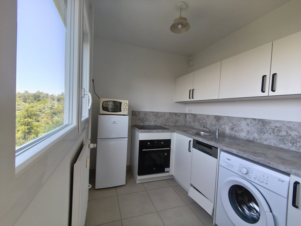 STUDIO A LOUER - ST ETIENNE - 32.98 m2 - 650 &euro; charges comprises par mois