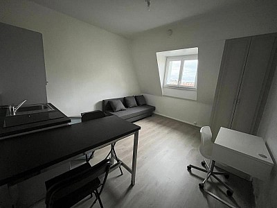 STUDIO A LOUER - ST ETIENNE - 20.84 m2 - 406 € charges comprises par mois