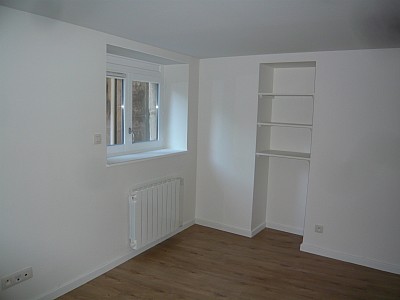 STUDIO A LOUER - ST ETIENNE - 29.45 m2 - 370 € charges comprises par mois