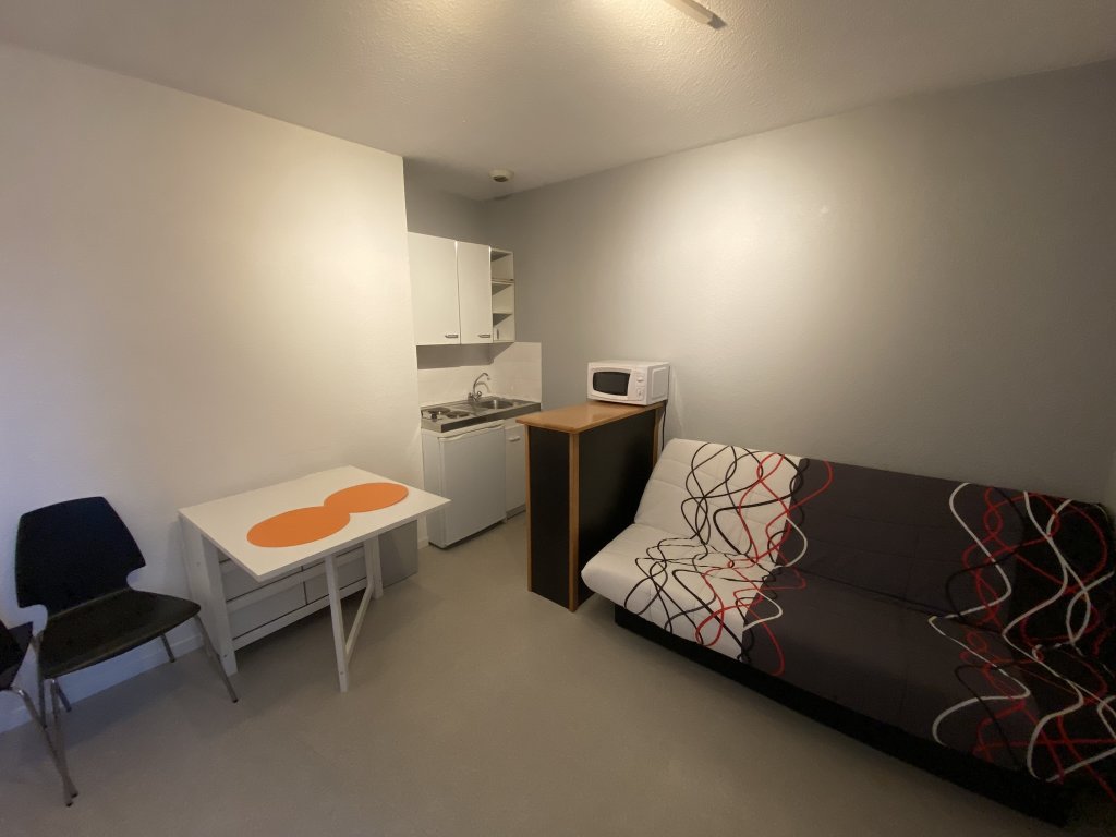 STUDIO A LOUER - ST ETIENNE - 19.8 m2 - 345 &euro; charges comprises par mois