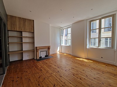 STUDIO A LOUER - ST ETIENNE - 35.19 m2 - 450 € charges comprises par mois