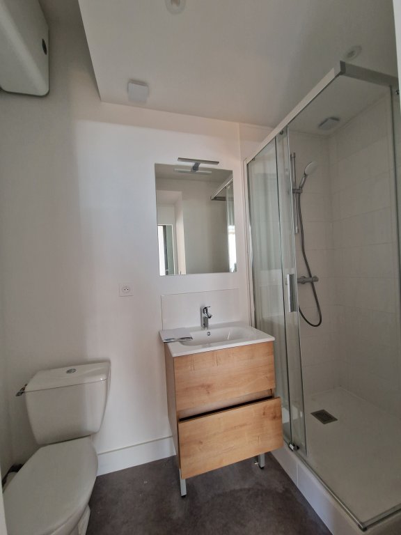 STUDIO A LOUER - ST ETIENNE - 35.19 m2 - 450 &euro; charges comprises par mois