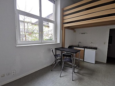 STUDIO A LOUER - ST ETIENNE - 26.97 m2 - 350 € charges comprises par mois