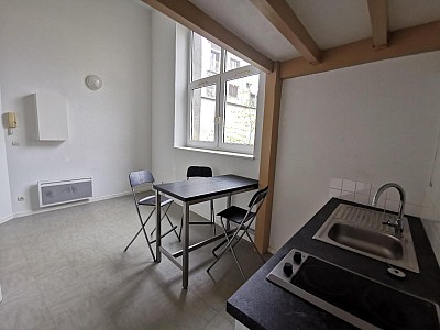 STUDIO A LOUER - ST ETIENNE - 26.97 m2 - 350 € charges comprises par mois