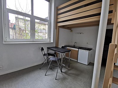 STUDIO A LOUER - ST ETIENNE - 26.97 m2 - 350 € charges comprises par mois