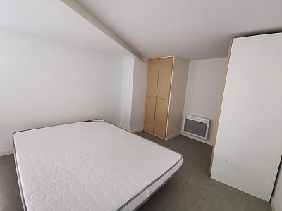 STUDIO A LOUER - ST ETIENNE - 26.97 m2 - 350 € charges comprises par mois