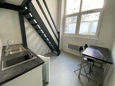 STUDIO A LOUER - ST ETIENNE - 23 m2 - 340 € charges comprises par mois