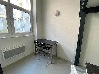 STUDIO A LOUER - ST ETIENNE - 23 m2 - 340 € charges comprises par mois