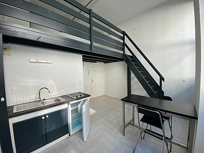 STUDIO A LOUER - ST ETIENNE - 27 m2 - 330 € charges comprises par mois