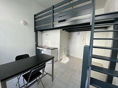 STUDIO A LOUER - ST ETIENNE - 27 m2 - 330 € charges comprises par mois