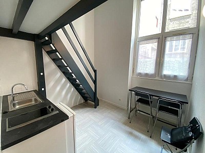 STUDIO A LOUER - ST ETIENNE - 23.19 m2 - 330 € charges comprises par mois