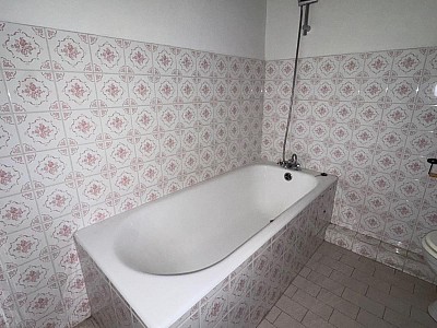 STUDIO A LOUER - ST ETIENNE - 31 m2 - 395 € charges comprises par mois