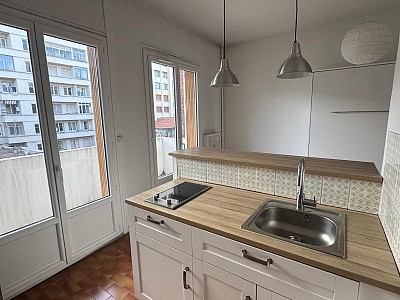 STUDIO A LOUER - ST ETIENNE - 31 m2 - 395 € charges comprises par mois
