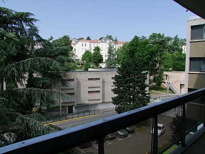 STUDIO A LOUER - ST ETIENNE - 44.21 m2 - 480 € charges comprises par mois