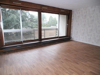 STUDIO A LOUER - ST ETIENNE - 44.21 m2 - 480 € charges comprises par mois