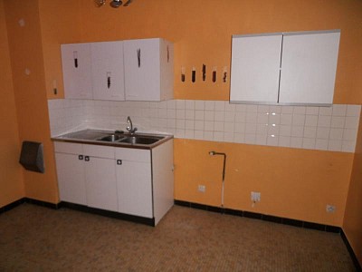STUDIO A LOUER - ST ETIENNE - 44.21 m2 - 480 € charges comprises par mois