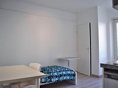 STUDIO A LOUER - ST ETIENNE - 13.74 m2 - 295 € charges comprises par mois