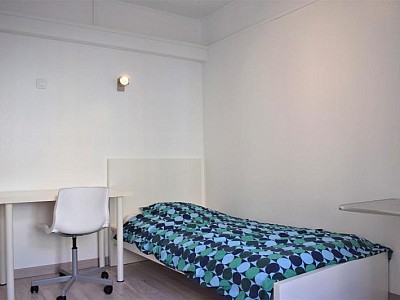 STUDIO A LOUER - ST ETIENNE - 13.74 m2 - 295 € charges comprises par mois