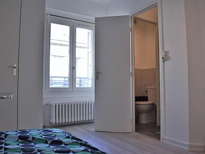 STUDIO A LOUER - ST ETIENNE - 13.74 m2 - 295 € charges comprises par mois