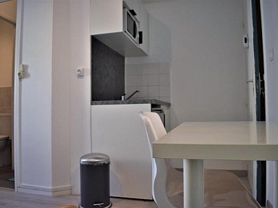 STUDIO A LOUER - ST ETIENNE - 13.74 m2 - 295 € charges comprises par mois