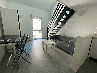 STUDIO A LOUER - ST ETIENNE - 29.03 m2 - 420 € charges comprises par mois
