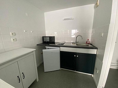 STUDIO A LOUER - ST ETIENNE - 29.03 m2 - 420 € charges comprises par mois