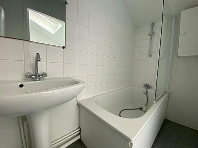 STUDIO A LOUER - ST ETIENNE - 29.03 m2 - 420 € charges comprises par mois