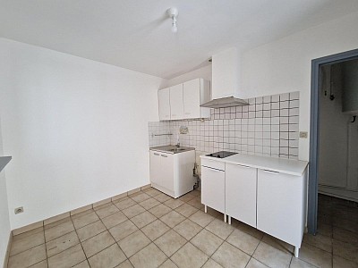 STUDIO A LOUER - ST ETIENNE - 24.2 m2 - 305 € charges comprises par mois