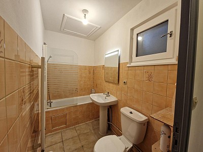 STUDIO A LOUER - ST ETIENNE - 24.2 m2 - 305 € charges comprises par mois
