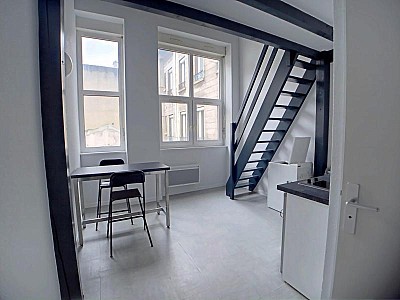 STUDIO A LOUER - ST ETIENNE - 26.31 m2 - 367 € charges comprises par mois